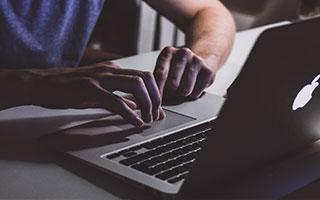 孙颖莎横扫伊藤美诚，再度问鼎女单冠军，孙颖莎4_0击败伊藤美诚