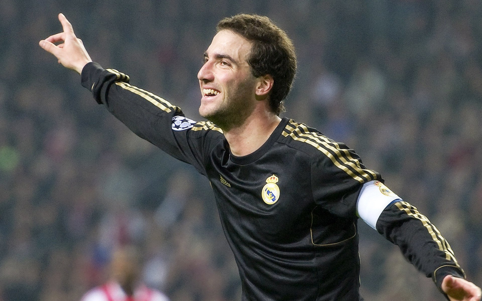 《电竞界的“金牌搭档”:合作背后的故事》,电竞与品牌合作